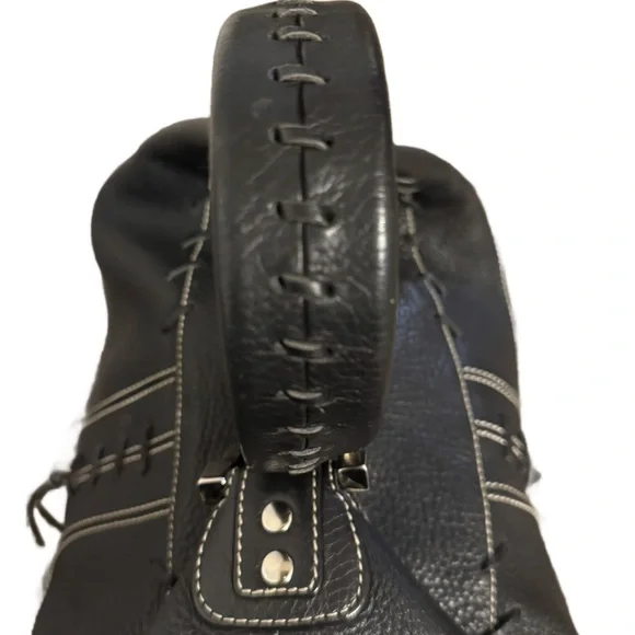 Chic Black Leather Shoulder Bag - Picture 3 of 7